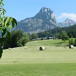 Wiesenhof 施特罗布尔