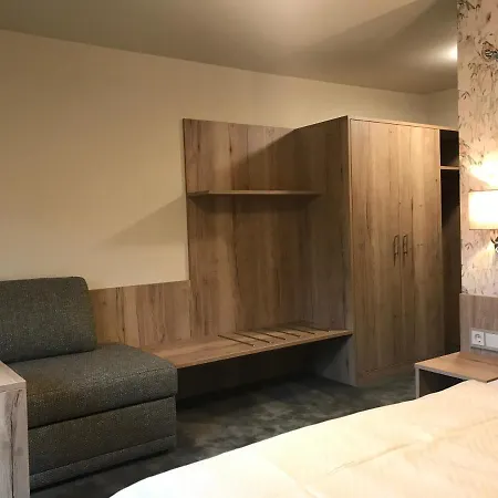 Wiesenhof 3* شتروبل
