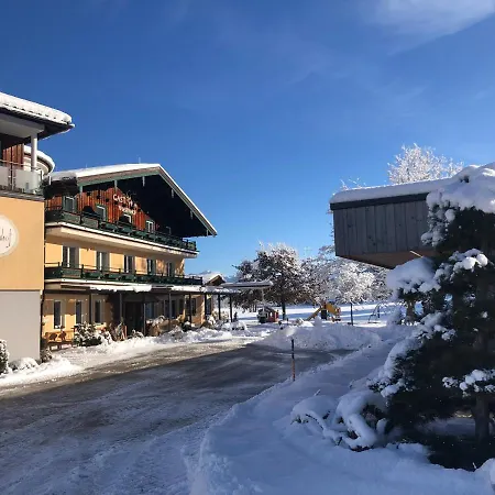 Wiesenhof 3* Strobl